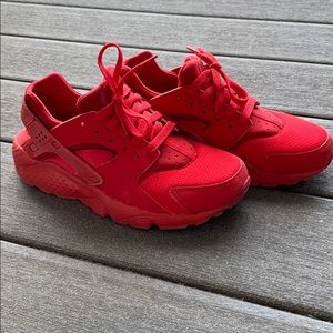 All red Nike huarache